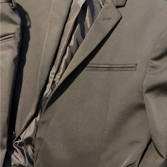 Prom Ready! Black Zara Men's Black Two-Piece Suit Jacket & Trousers - Picture 3 of 13